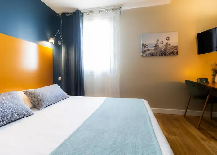Hôtel les jardins du canal - piscine chauffée à 28 degrés - parking gratuit - garage - bornes électriques - accueil vélos et motos - kids friendly-solaire ecoresponsable